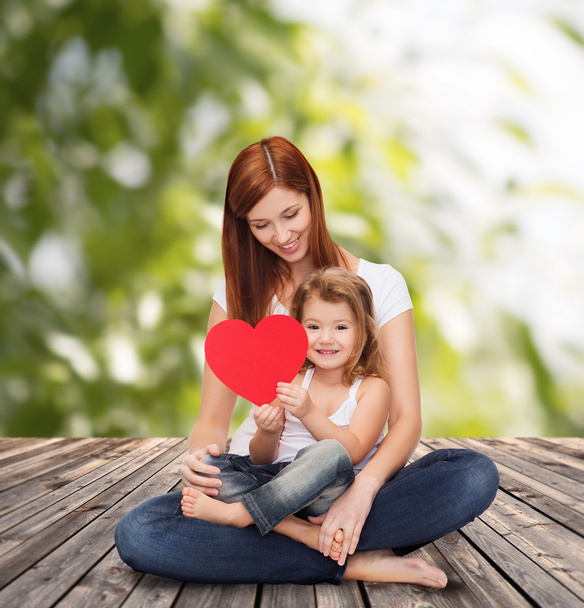 Happy mother with adorable little girl and heart - Foto, Imagen
