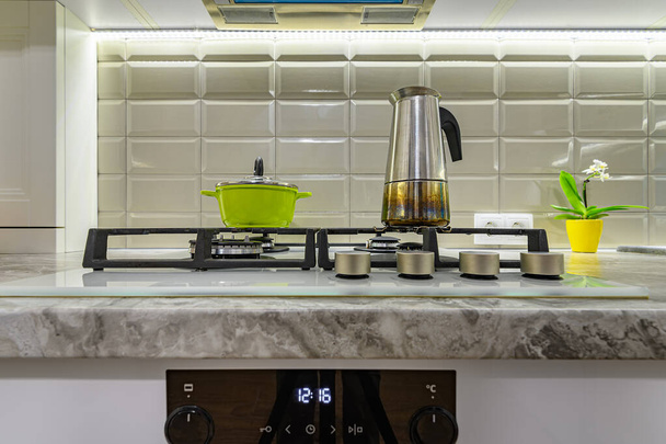 White kitchen in classic style - Foto, immagini