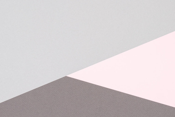 Αφηρημένο χρωματιστό χαρτί υφή φόντο. Ελάχιστα γεωμετρικά σχήματα και γραμμές σε παστέλ ροζ και ανοιχτό γκρι χρώματα - Φωτογραφία, εικόνα
