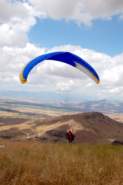 uitoefening van de hemel paragliders in prilep, Macedonië - Foto, afbeelding
