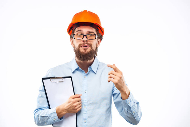 Homem de trabalho com documentos engenheiro indústria de construção profissionais - Foto, Imagem