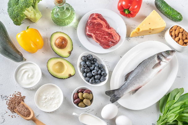 Erilaisia elintarvikkeita ketogeenisen ruokavalion tasainen lay - Valokuva, kuva