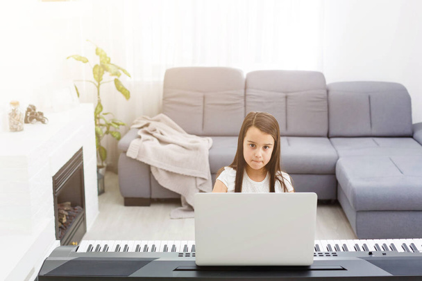 Scene of piano lessons online training or E-class learning while Coronavirus spread out or covid-19 crisis situation, vlog or teacher make online piano lesson to teach students pupils learn from home. - Photo, Image