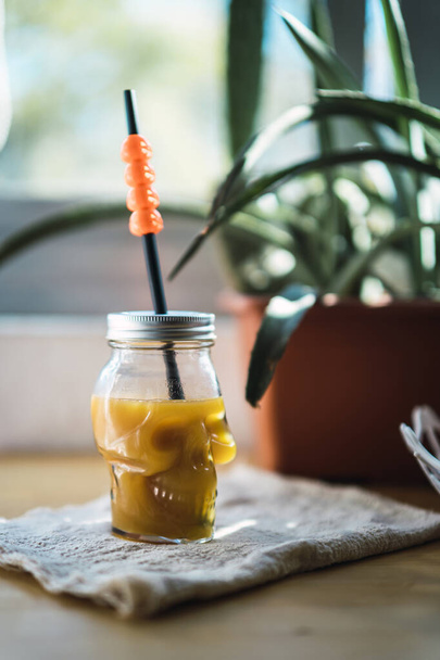 A vertical shot of a glass of fresh juice - Halloween themed - Fotografie, Obrázek