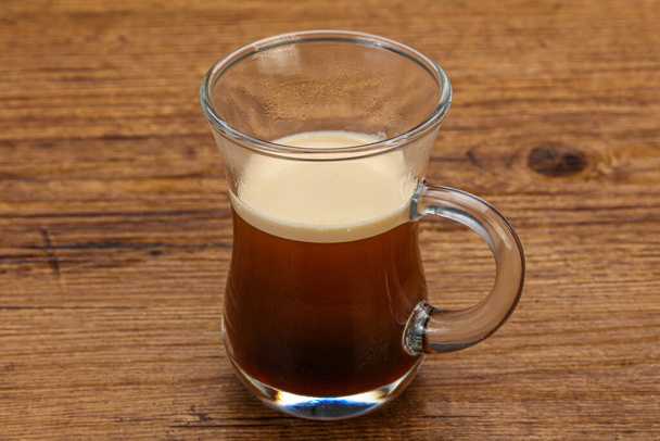 Horká černá káva Espresso přes dřevěný stůl - Fotografie, Obrázek