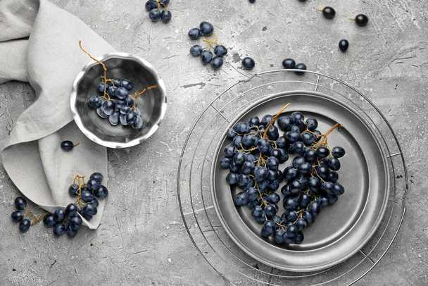 Composition avec raisins mûrs sucrés sur la table - Photo, image