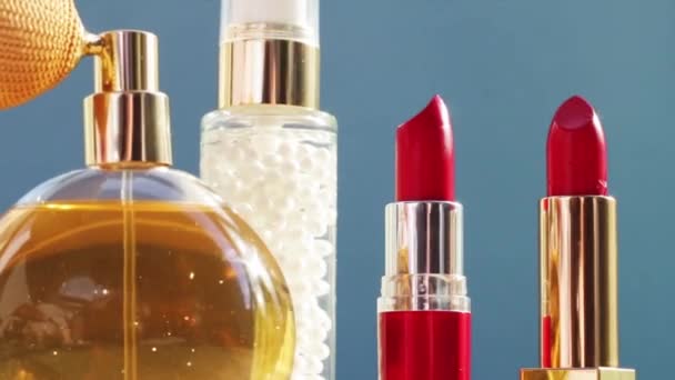 Make-up produkty sada péče o pleť, parfémy a rtěnky, dovolená kosmetika a luxusní kosmetické značky - Záběry, video
