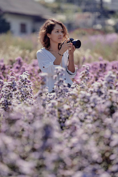 woman photographer on a flower field - Фото, зображення