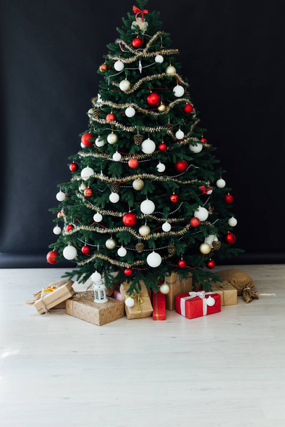 Nový rok Home Vánoční stromek s dárky dekorace dovolená - Fotografie, Obrázek