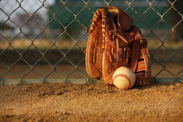 Baseball und Handschuh - Foto, Bild