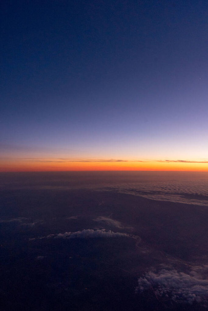 Europa, Nederland, een zonsondergang boven een watermassa - Foto, afbeelding
