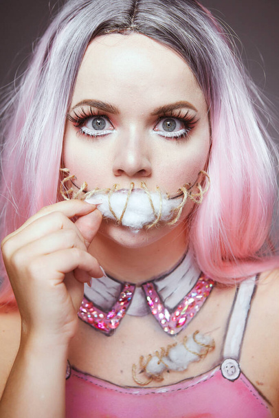Make-up-Artist posiert mit stylischem Grusellook für Porträt - Foto, Bild