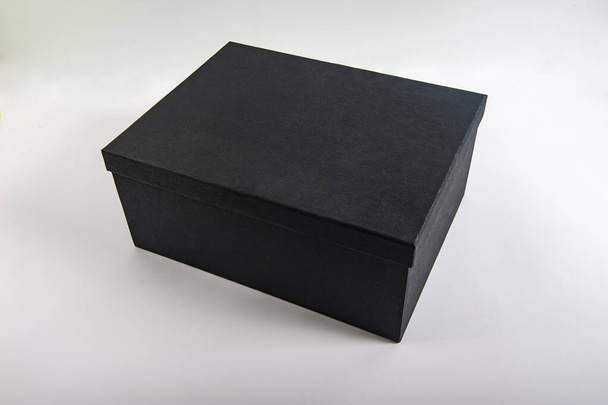 Caja negra sobre fondo blanco - Foto, imagen