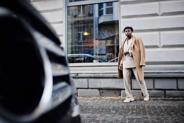Stylish afro man in beige old school suit and coat. Fashionable young African male in casual jacket on bare torso. - Foto, Imagem