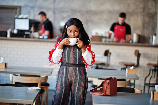 Confident young african american woman in smart casual wear at cafe.  - Zdjęcie, obraz