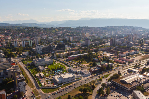 Panorámás kilátás nyílik a város Szarajevó tetejéről. Bosznia-Hercegovina - Fotó, kép