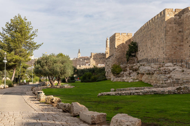 Kudüs, İsrail 'in eski şehir duvarlarının dışında - Fotoğraf, Görsel