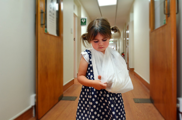 Girl with a broken arm - Photo, Image