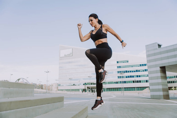 Sportive girl with fit body training outside - Beautiful woman doing some sport exercises, concepts about health, lifestyle and functional training - 写真・画像