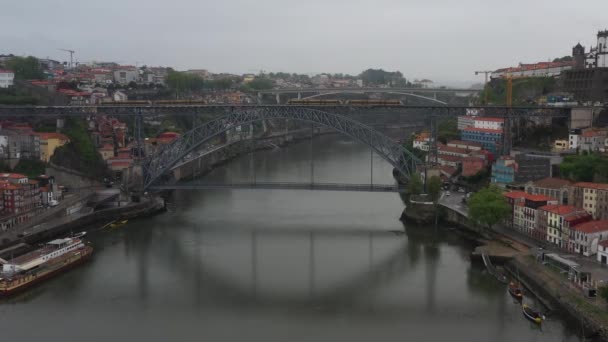 vista aérea do centro do Porto com a ponte D Luis - Filmagem, Vídeo