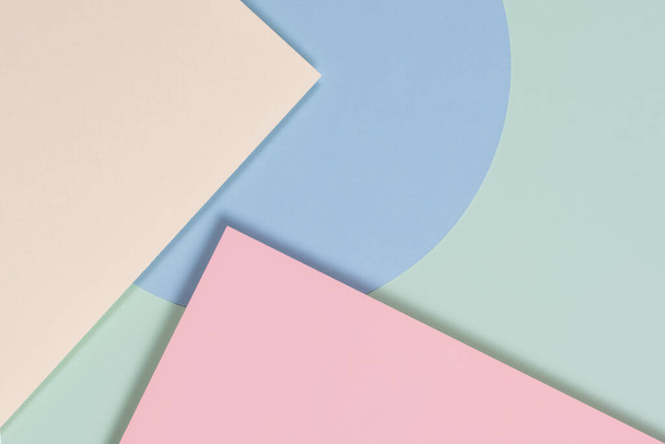 Αφηρημένη γεωμετρική υφή φόντο της μόδας μαλακό πράσινο, παστέλ ροζ, γαλάζιο, κίτρινο χρώμα χαρτί. Πάνω άποψη, επίπεδη lay - Φωτογραφία, εικόνα
