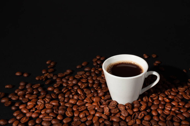 Espresso coffee cups with coffee beans on black background. Horizontal orientation. - Foto, Bild
