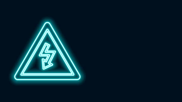 Ragyogó neon vonal Nagyfeszültségű jel ikon elszigetelt fekete alapon. Veszély szimbólum. Nyíl háromszögben. Figyelmeztető ikon. 4K Videó mozgás grafikus animáció - Felvétel, videó