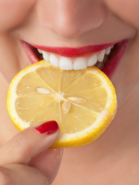 Slice a lemon in the mouth - Фото, изображение