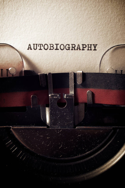 Autobiografia parola scritta con una macchina da scrivere. - Foto, immagini