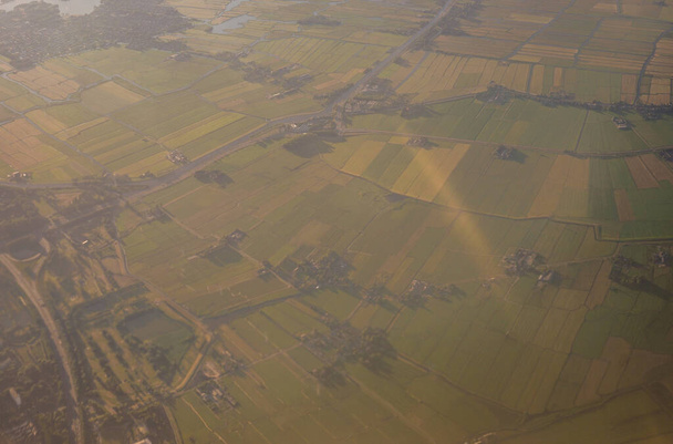 Vue de la masse terrestre vue depuis une fenêtre d'avion de Venise à Schiphol, Europe - Photo, image
