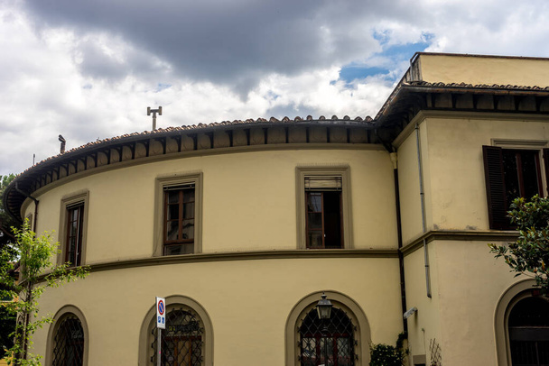 Europa, Italien, Florenz, ein großes weißes Gebäude - Foto, Bild