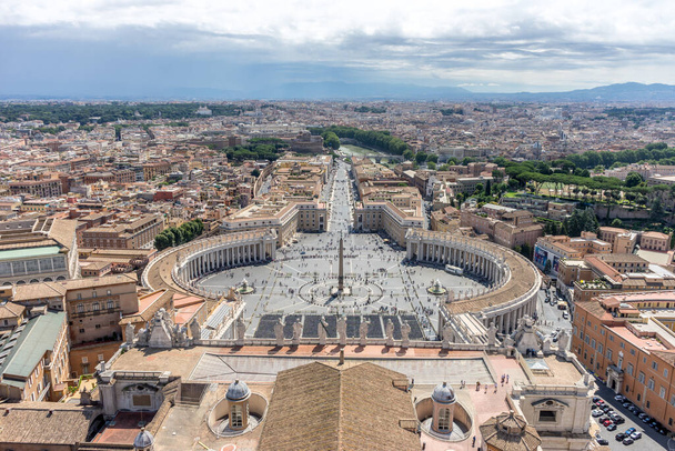 Plaza de San Pedro vista desde la cúpula de la basílica de la Ciudad del Vaticano, Roma, Italia - Foto, imagen