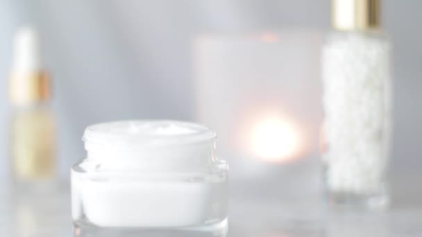 Skincare termék spa, arc vagy kézkrém üveg az egészséges bőrápolási rutin, szerves kozmetikai és szépségápolási márka - Felvétel, videó