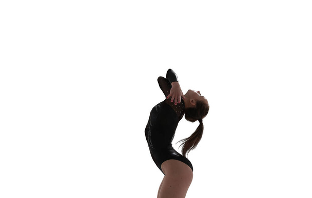 Naisvoimistelija tekee monimutkaisen tempun ammatillisella areenalla - Valokuva, kuva