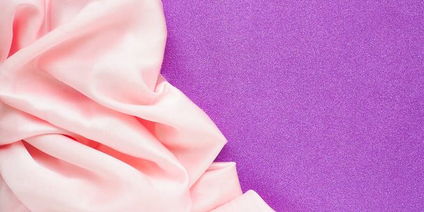 banner crumpled satin pink fabric on purple shiny background. Copy space - Fotoğraf, Görsel