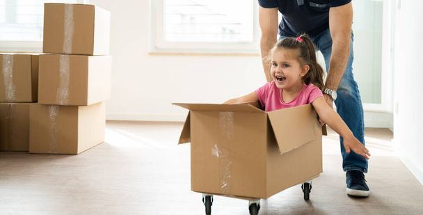 Happy People Moving Into New House Or Home - Fotoğraf, Görsel