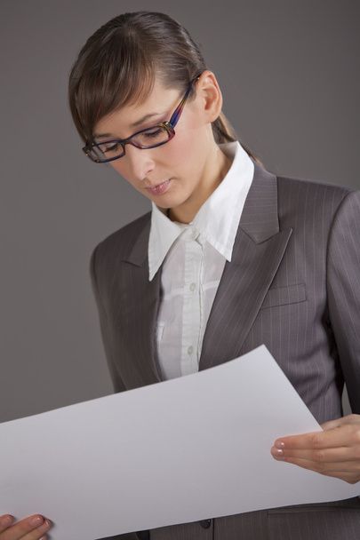 mujer de negocios con documento - Foto, Imagen