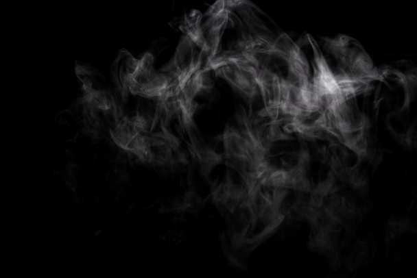 Polvo abstracto o efecto de humo aislado sobre fondo negro - Foto, Imagen