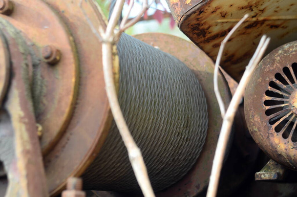 Photo de bobine avec corde sur grue à tour - Photo, image