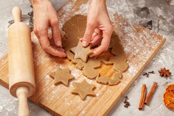 Christmas - preparing homemade gingerbread for the holidays - Foto, immagini