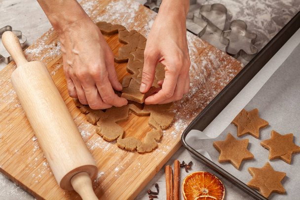 Christmas - preparing homemade gingerbread for the holidays - Foto, Imagem