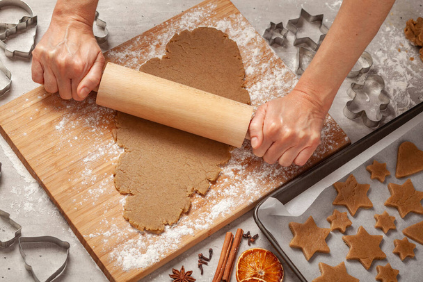 Natal - preparar pão de gengibre caseiro para as férias - Foto, Imagem