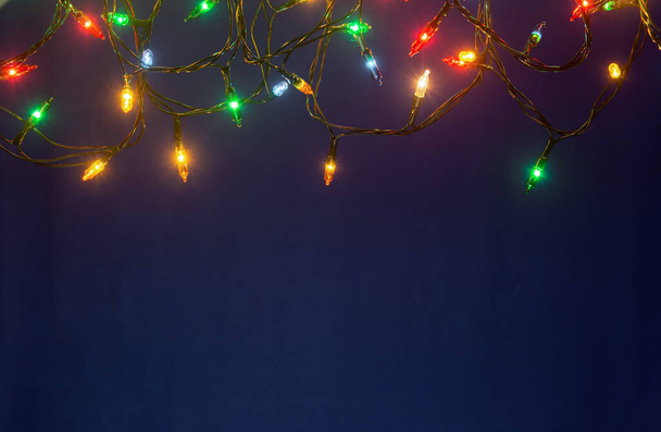 Karácsonyi fények a kék háttér-val másol hely - Fotó, kép