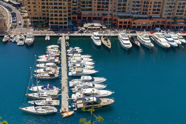 Кораблі Монако в порту Фонтв "єль - Фото, зображення