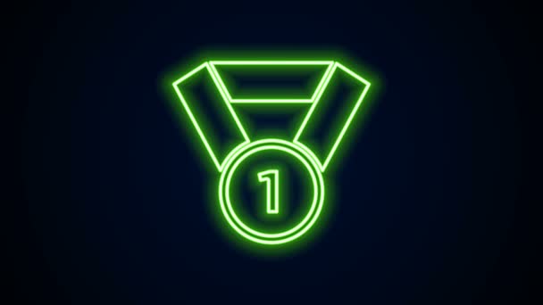 Zářící neonová čára Ikona medaile izolovaná na černém pozadí. Symbol vítěze. Grafická animace pohybu videa 4K - Záběry, video