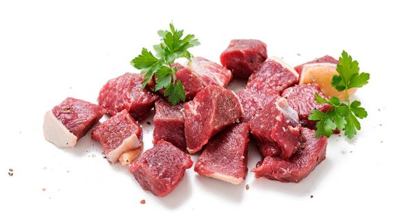 Syrové hovězí maso s kořením. izolované na bílém pozadí - Fotografie, Obrázek