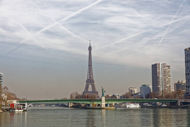 Eiffelova věž a most Grenelle - Paříž, Francie - Fotografie, Obrázek