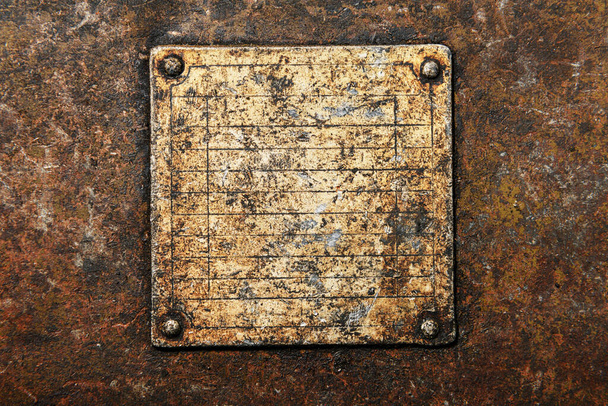 placa de identificação vintage velho no fundo de ferro enferrujado, riscado e resistido, espaço em branco para texto - Foto, Imagem