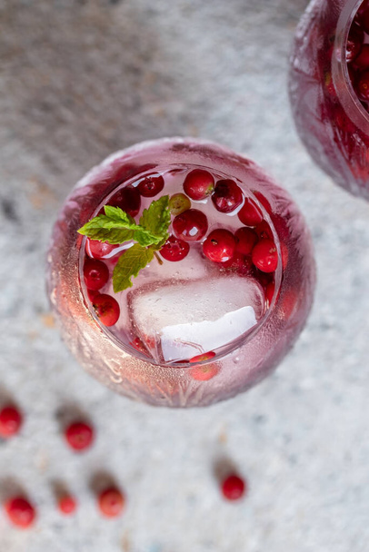 Water with ice, wild cranberries and peppermint, top view - Foto, Imagem