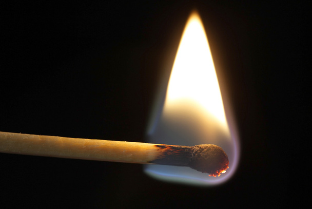 A burning Match - Foto, afbeelding